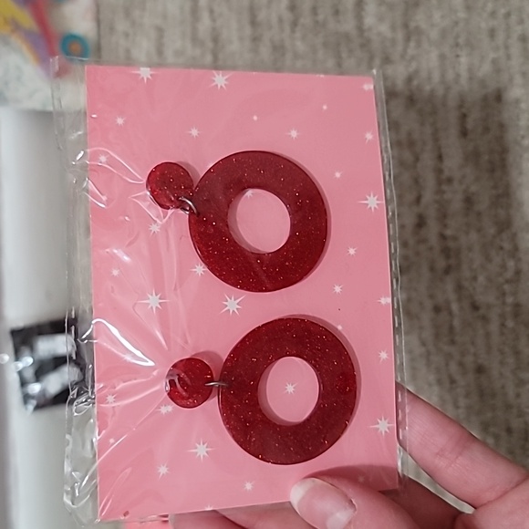 Accessories Galore - Picture 6 of 13